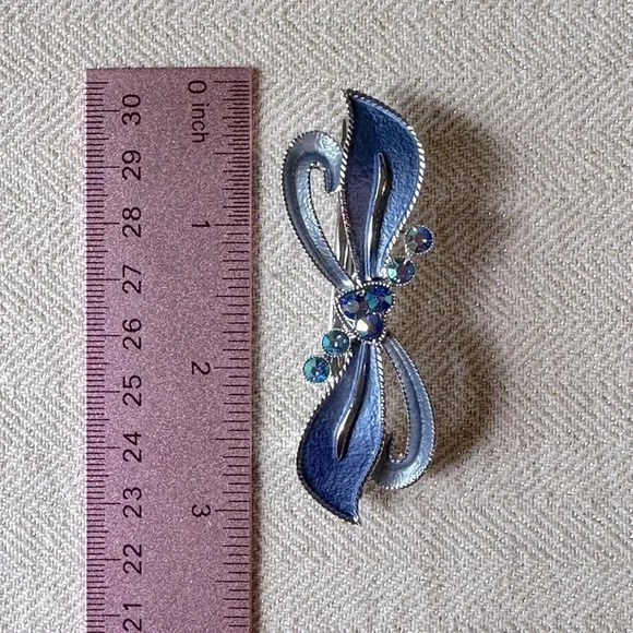 Light Blue Enamel and Crystal Bow & Heart Hair Barrette - Picture 5 of 6
